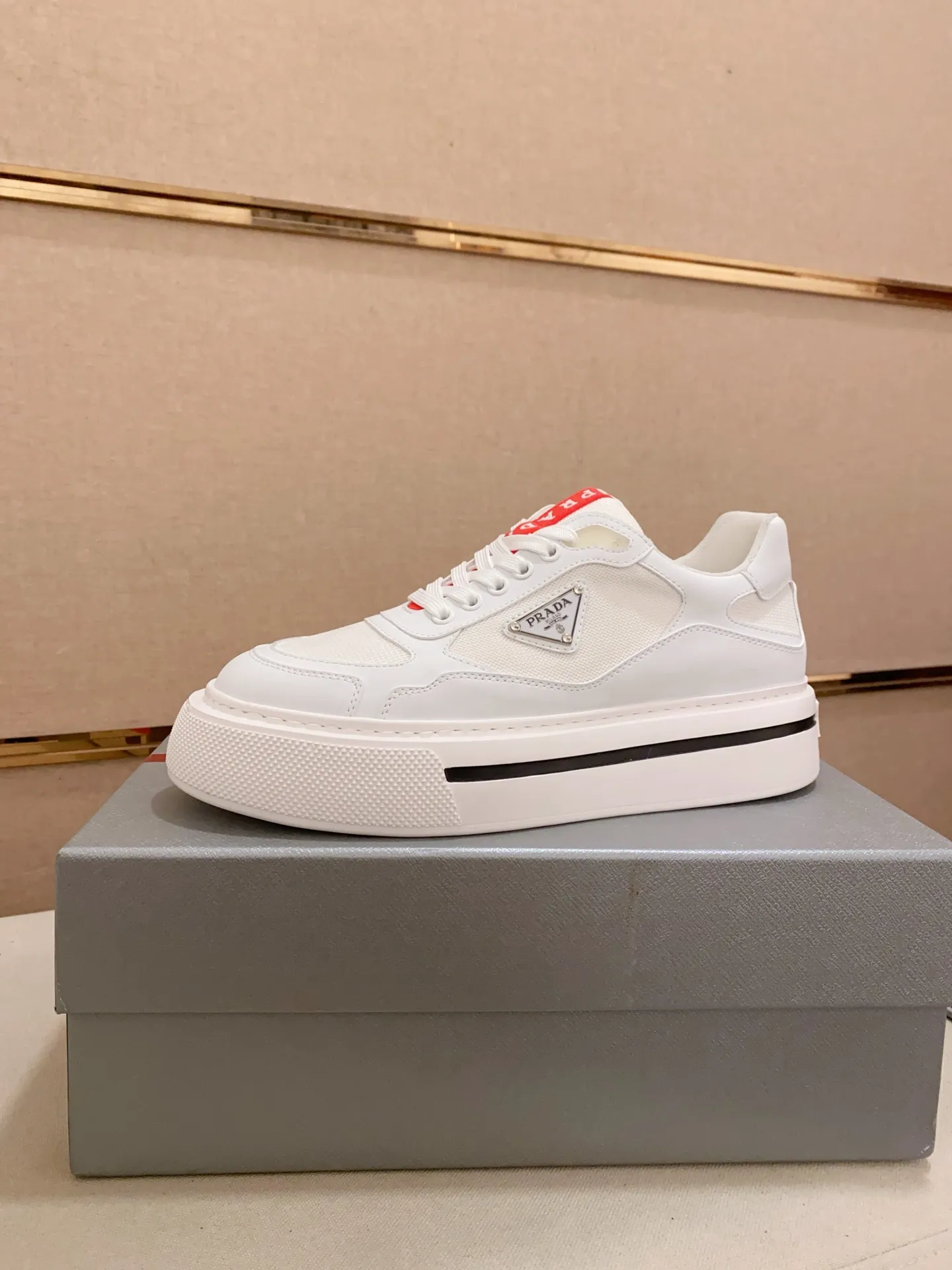 Men's shoes 💰 580💰 ✔️✔️✔️Higher version High-quality new PRADA (Prada) counters are launched simultaneously, new men's shoes, 😘fabrics are selected from breathable fly weave fabrics. Lining: Imported cowhide leather lining. 👍🏿High-end☄️Open-molded non-slip rubber outsole, exquisite lines, simple and elegant, comfortable and high-end for leisure travel. Number of yards: 38 to 44.